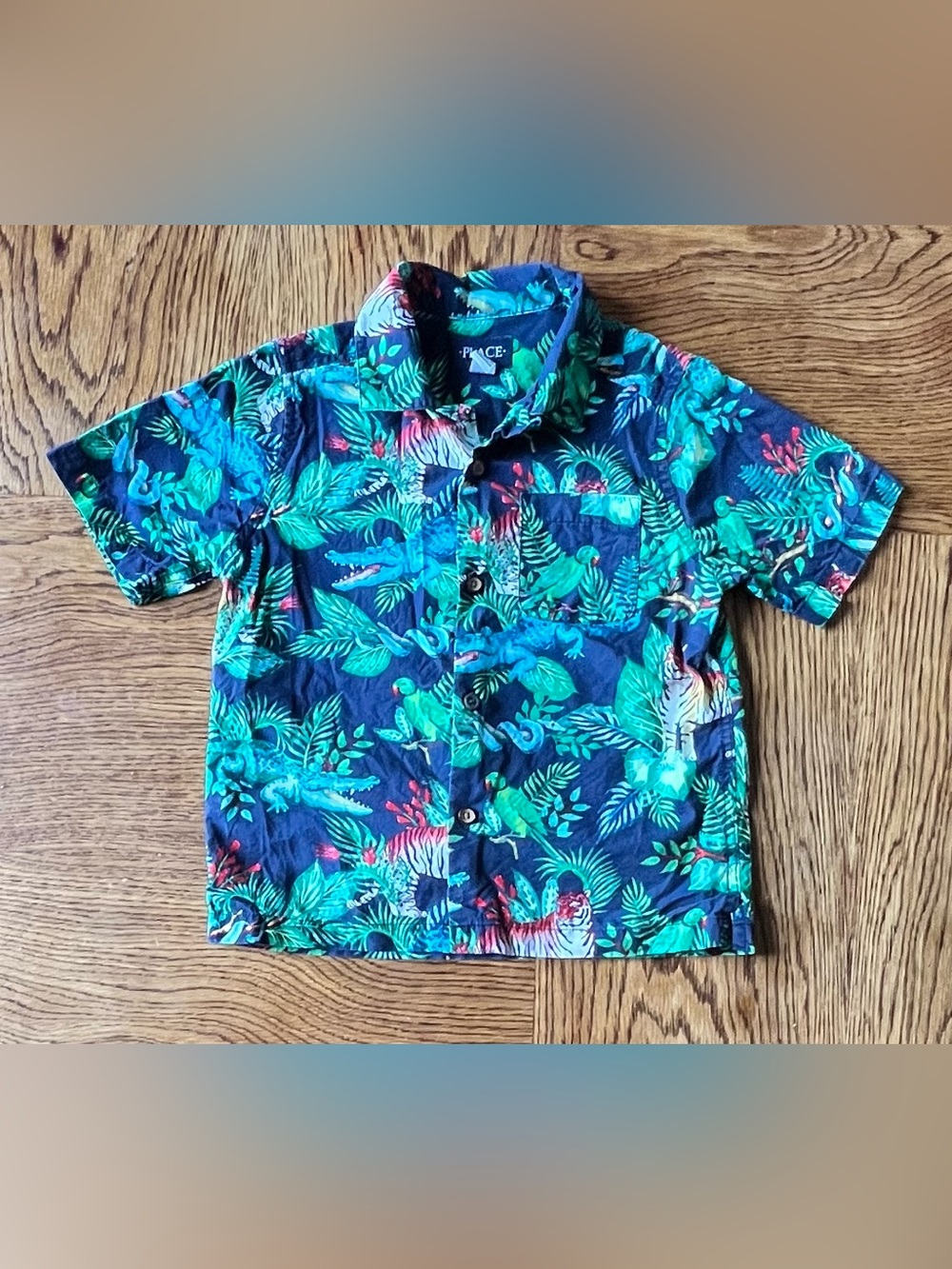 The Children’s Place Short Sleeve Button-Up Shirt in Vibrant Jungle Print Sz 5/6